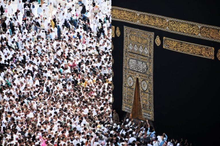 Tempat Berkah: Multazam, Tanah Suci yang Mustajab untuk Berdoa