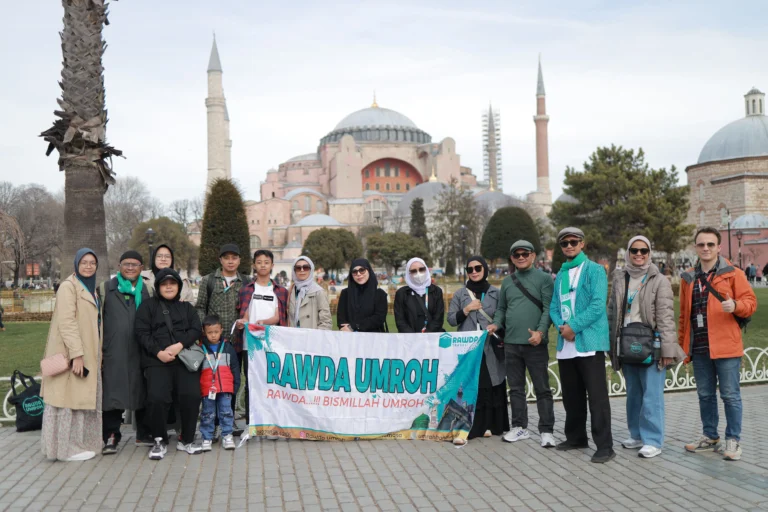 Apa Bedanya Umroh Biasa dan Umroh Plus Wisata? Ini yang Harus Kamu Tahu