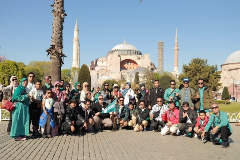 Umroh Bersama Orang Tua: Hadiah Terindah Sebelum Terlambat