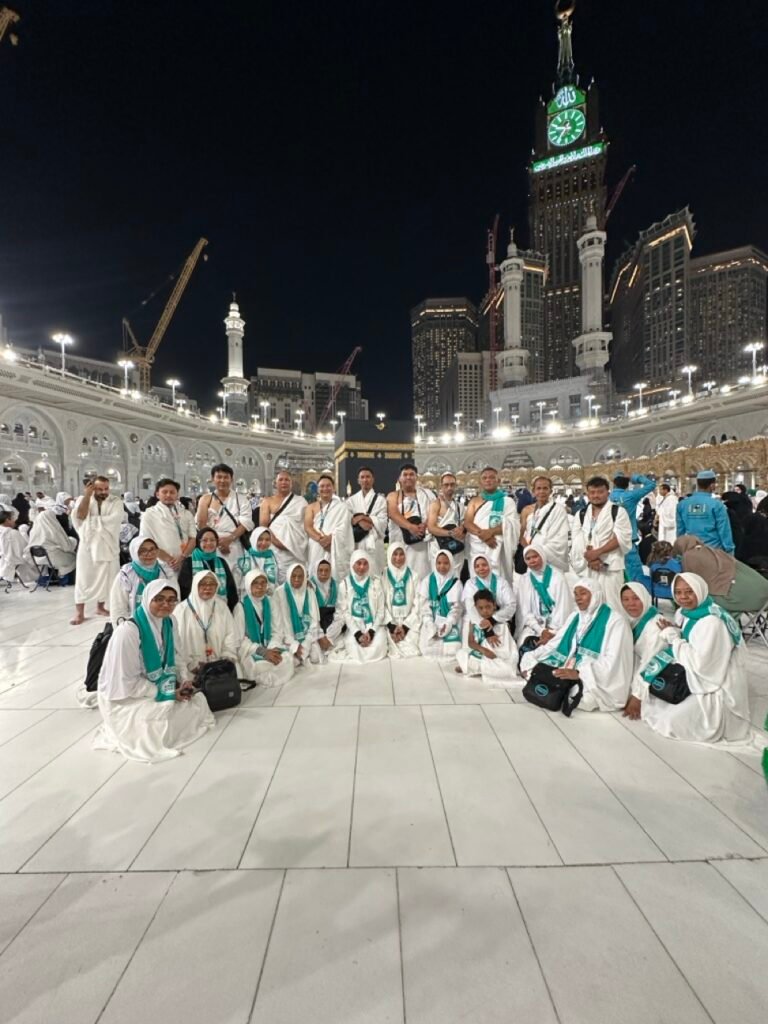 Panduan Perlengkapan Umroh yang Perlu Dibawa Saat Keluar Hotel di Mekkah