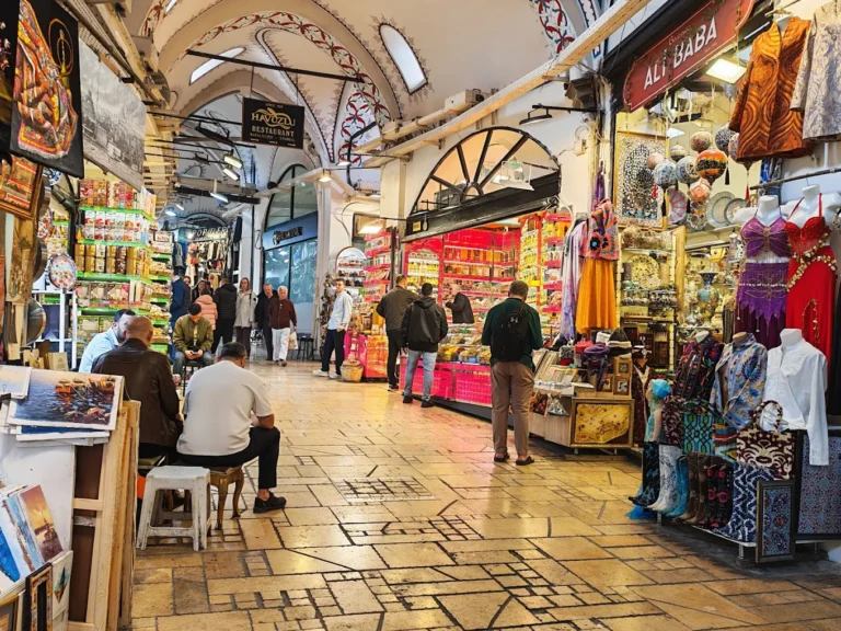 Panduan Berbelanja di Grand Bazaar: Tips Jitu Menawar dan Berburu Suvenir Terbaik di Istanbul